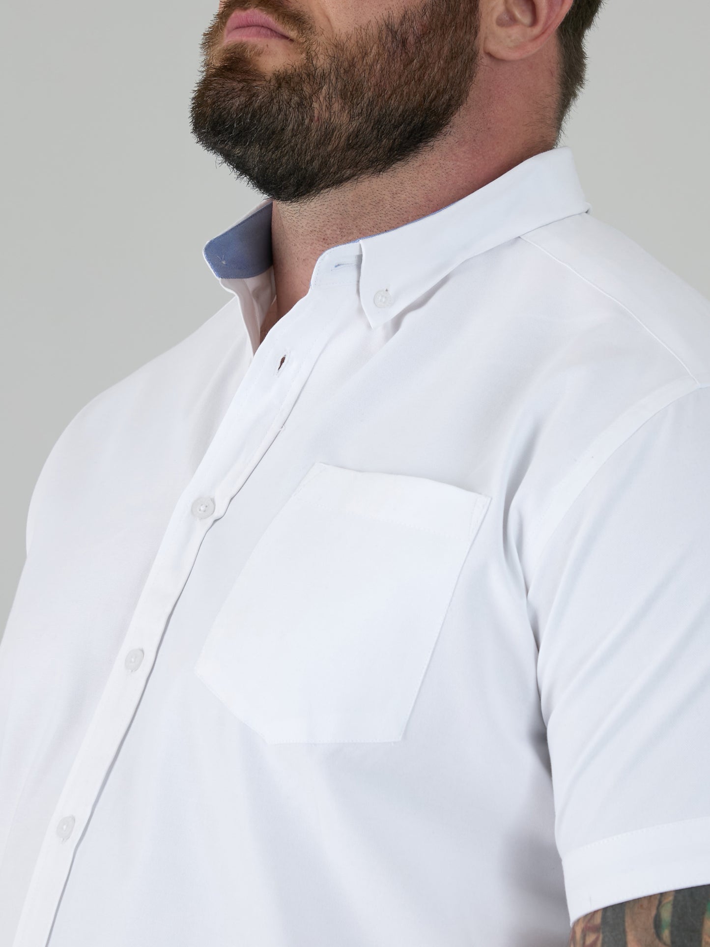 JAMES -D555 White Classic Oxford Short Sleeve Button Down Shirt with Pocket