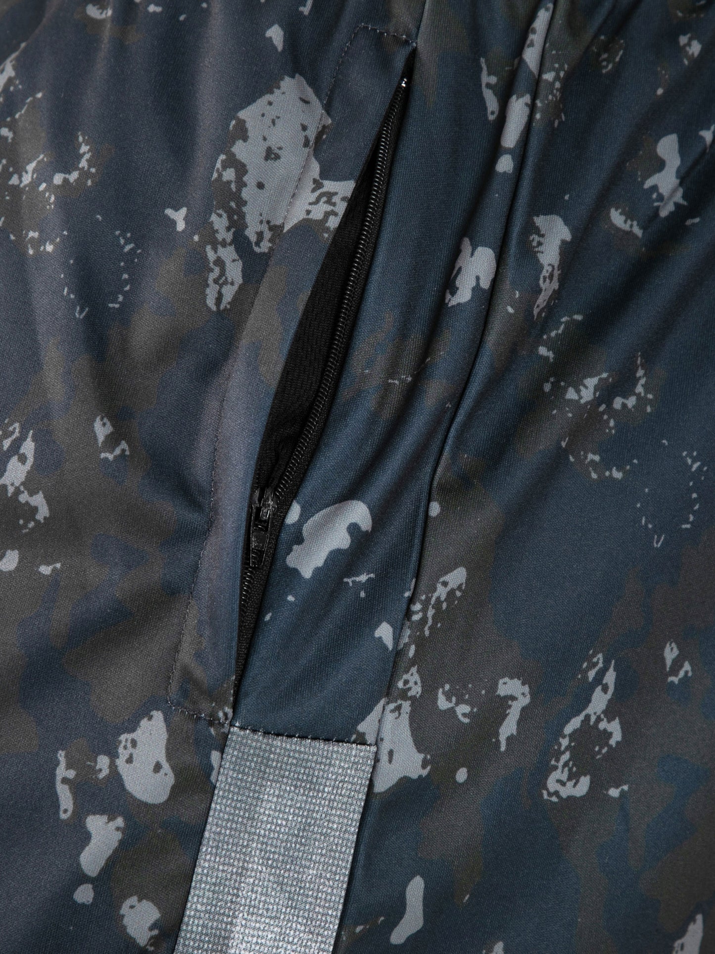 COLLINS -D555 Green Camouflage Dry Wear Elasticated Short with Compression Lining