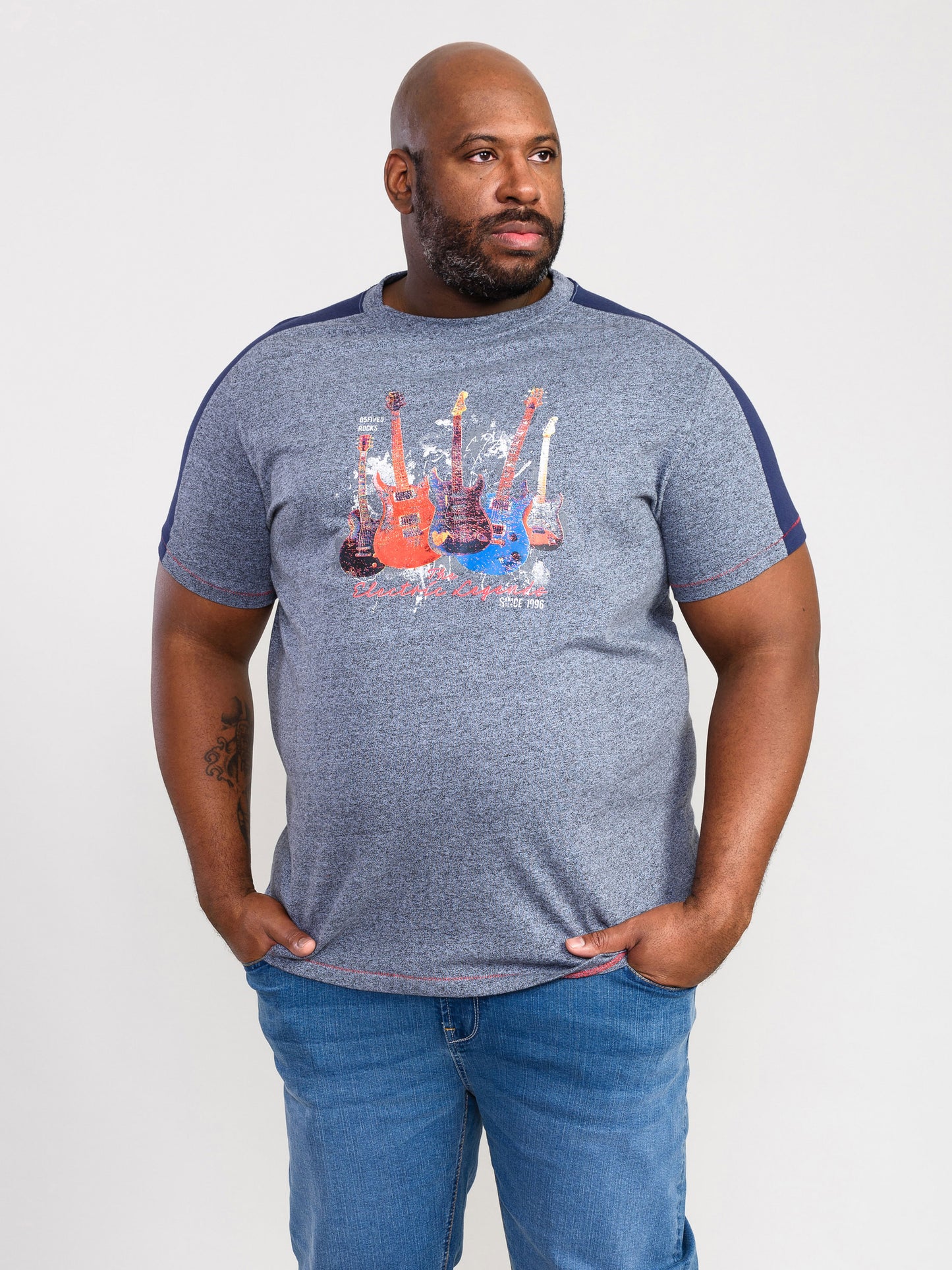 SHARNBROOK -D555 Blue Twist Electric Legends Guitar Print T-Shirt