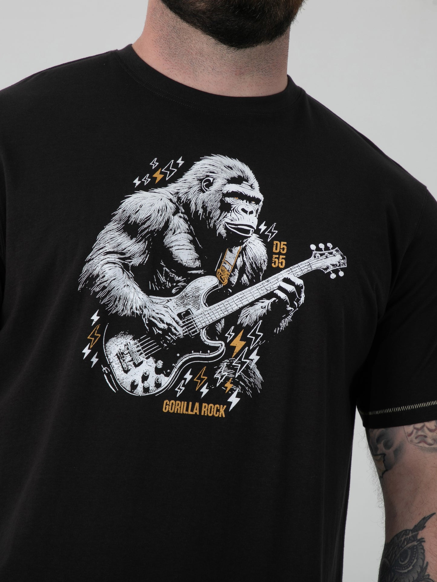 MACFARLAN -D555 Washed Black Gorilla Playing Guitar Printed Crew Neck T-Shirt